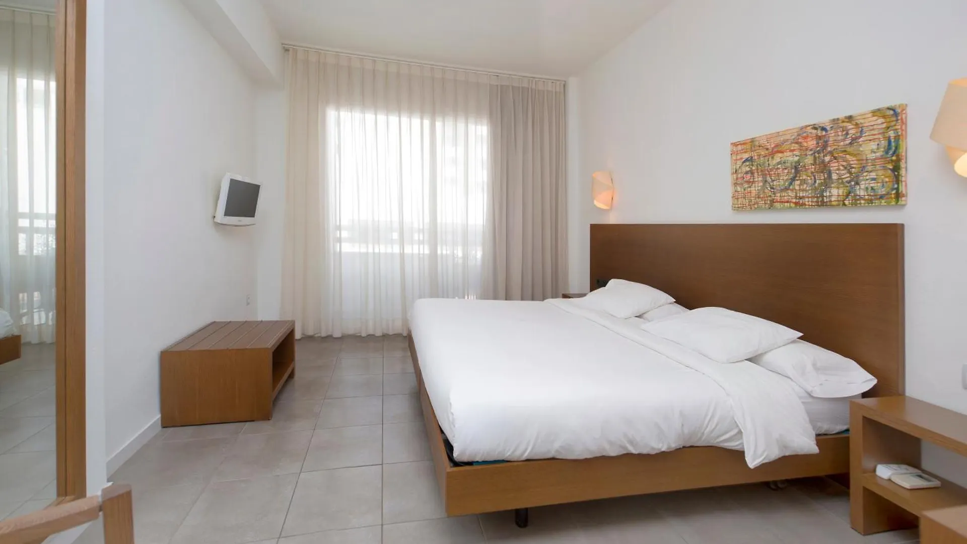 Es Mitjorn Hotel Sant Antoni de Portmany 2*,  Spagna