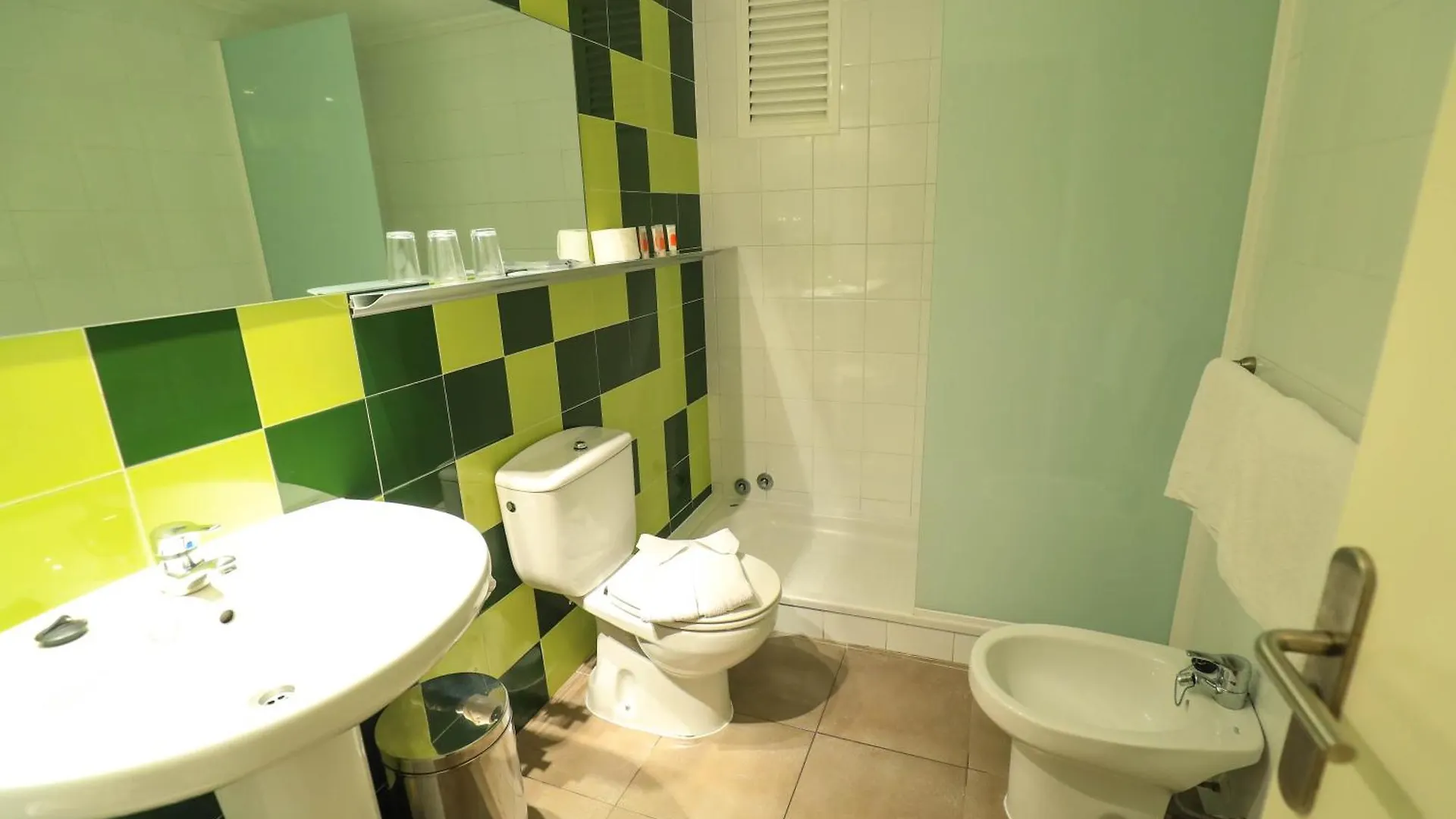 Es Mitjorn Hotel Sant Antoni de Portmany 2*,